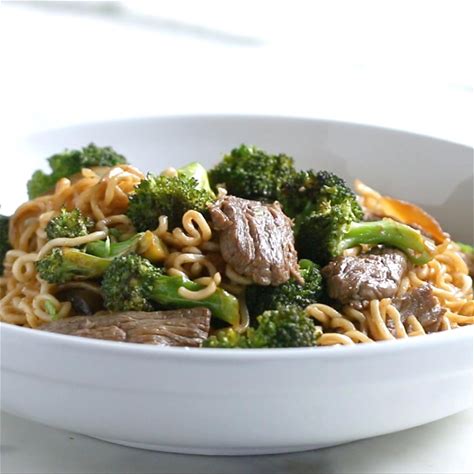 Beef and Broccoli Stir Fry Noodles 