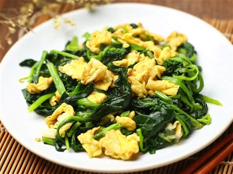 Scrambled Eggs with Spinach and Feta 